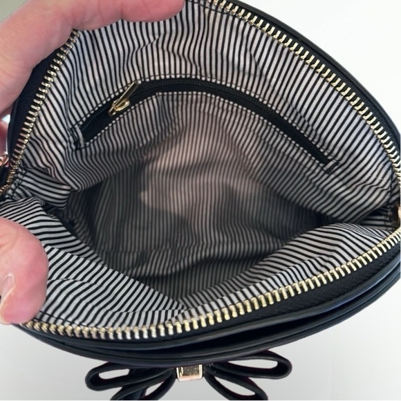 NEW Black faux leather bow crossbody shoulder bag gold hardware Adjustable strap - Picture 11 of 12